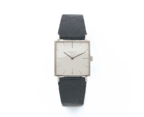 PATEK PHILIPPE REF. 3503., Montre bracelet en or gris 18K sur cuir. BOITIER : carré. CADRAN : silver avec index bâton peints.