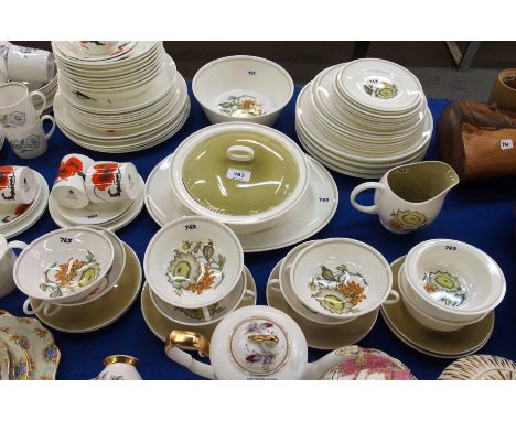A Wedgwood Susie Cooper 'Sunflower' pattern dinner set comprising; vegetable tureen, oval platter, bowl, six soup coupes and 