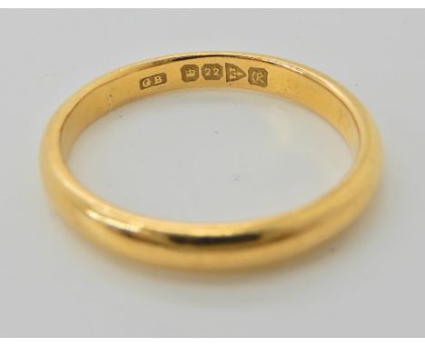 A 22ct gold wedding ring, size Q1/2, weight 4.1gms Condition Report: Available upon request