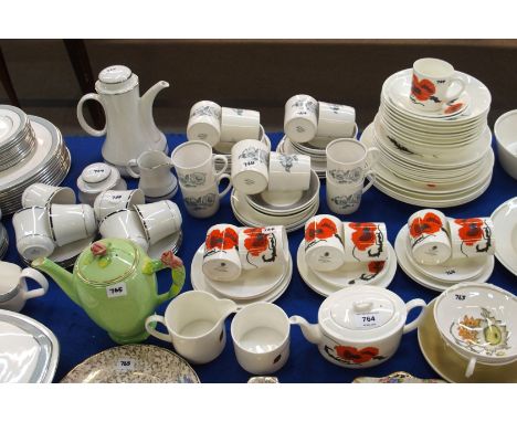 Wedgwood Susie Cooper 'Corn Poppy' pattern tea and dinnerwares comprising; small teapot, 10cm high, milk jug and sugar bowl, 