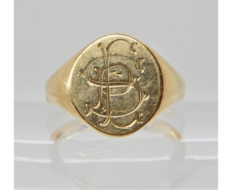 A 9ct gold monogrammed signet ring size S1/2, weight 9.4gms Condition Report: Light genra lwear nice heavy construction. 