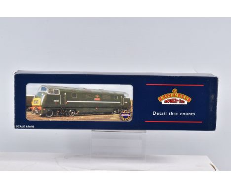 A BOXED OO GAUGE BACHMANN BRANCHLINE MODEL RAILWAY LOCOMOTIVE Class 42 Warship no. D820 ' Grenville' in BR Green - Weathered,