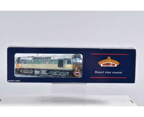 A BOXED OO GAUGE BACHMANN BRANCHLINE MODEL RAILWAY LOCOMOTIVE Class 25-2 Diesel no. D5237 in BR Two Tone Green, model no. 32-