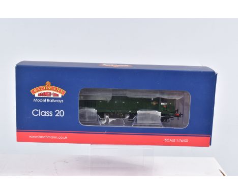 A BOXED OO GAUGE BACHMANN BRANCHLINE MODEL RAILWAY LOCOMOTIVE Class 20 no. D8028 in BR Green with Indicator Discs, model no. 