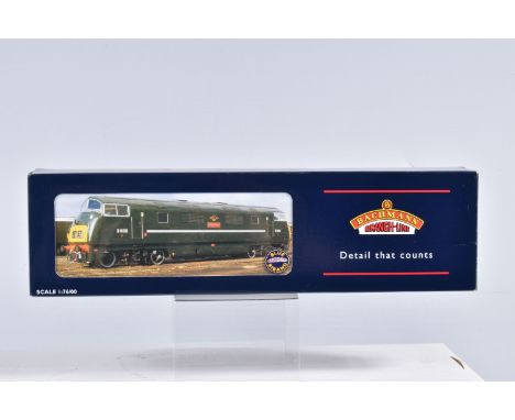 A BOXED OO GAUGE BACHMANN BRANCHLINE MODEL RAILWAY Class 42 Warship Diesel no. D817 'Foxhound' in BR Maroon, model no. 32-050