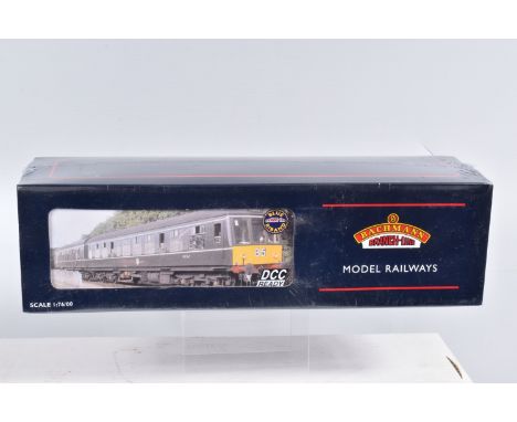 A BOXED OO GAUGE BACHMANN BRANCHLINE MODEL RAILWAY TWO CAR SET Class 108 DMU in BR Green with Speed Whiskers, model no. 32-90