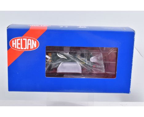 A BOXED OO GAUGE HELJAN MODEL RAILWAY LOCOMOTIVE Class 05 Hunslet Shunter, no. D2578 in BR Green with Wasp Stripes - as prese