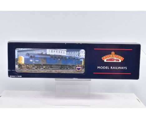 A BOXED OO GAUGE BACHMANN BRANCHLINE MODEL RAILWAYS LOCOMOTIVE Class 40 Diesel, no. 40 075 in BR Blue with Indicator Discs, m