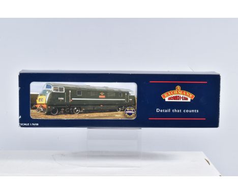 A BOXED OO GAUGE BACHMANN BRANCHLINE MODEL RAILWAY LOCOMOTIVE Class 42 Warship no. D816 'Eclipse' in BR Plain Green Livery wi