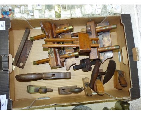 An E Preston &amp; Sons 1368 metal shoulder plane, 8¼'' x 1'', two wooden and brass-mounted plough planes, a Record No.077 bu