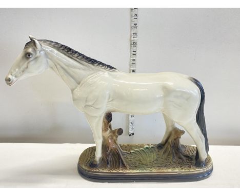 A antique style ceramic horse L45cm, shipping unavailable