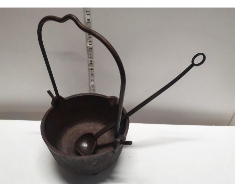 A antique hanging cast iron cooking pot and ladle d29cm, shipping unavailable