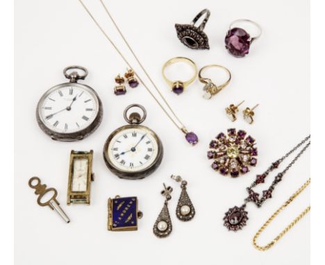 Collection of miscellaneous jewellery to include an opal ring stamped '585', a pair of matching earrings, a yellow metal chai