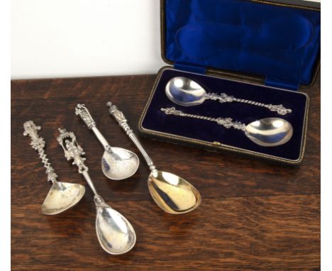 Group of apostle and seal top spoonscomprising a pair of cased (unassociated) silver spoons, with wrythen twist handles, 17cm