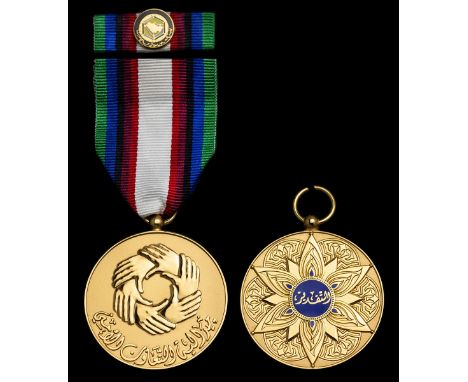 United Arab Emirates, Gulf Cooperation Council, Cooperation Security Medal, with riband bar, in its Fattorini case of issue; 
