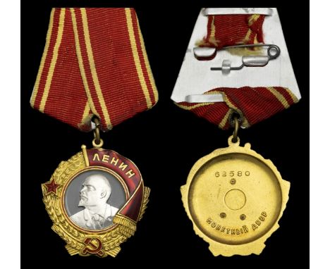 Russia, Soviet Union, Order of Lenin, Type 5 Variation 1, numbered '62580', gold, platinum and enamel, 33.6g (950 gold standa