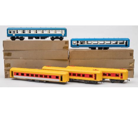 Ti-ang (Rovex) Big Big Train O gauge. A  group of passenger coaches:, (7) 