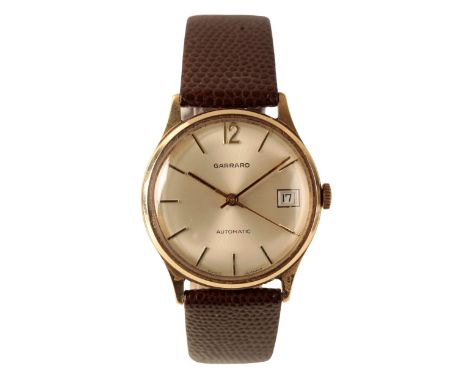 A GARRARD 9CT GOLD GENTLEMAN'S WRISTWATCH with automatic movement, the silver dial with date aperture, gold baton numerals an