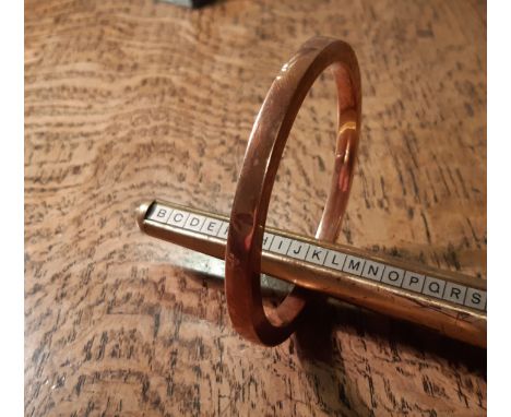 Early 20th Century 9ct gold hollow bangle, 14 grams