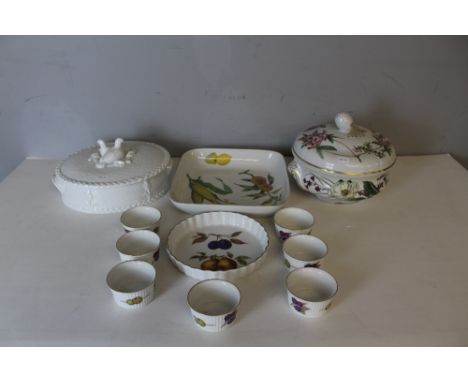 Royal Worcester Evesham dinner wares, Worcester tureen and Spode tureen