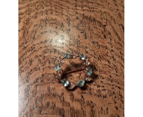Edwardian 9ct gold aquamarine and seed pearl circular brooch