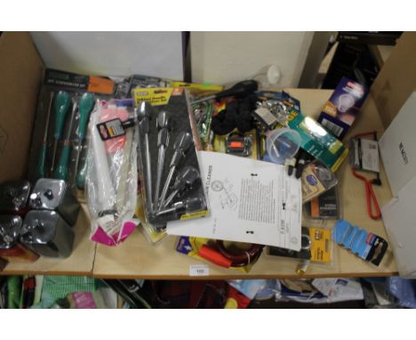 A QUANTITY OF ASSORTED TOOLS AND HOUSEHOLD ITEMS TO INCLUDE PADLOCKS, BUNGEE CORD, BIKE LOCKS, SCREW DRIVERS, ETC 