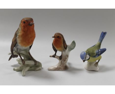TWO GOEBEL ROBINS TOGETHER WITH A GOEBEL BLUE TIT (3)