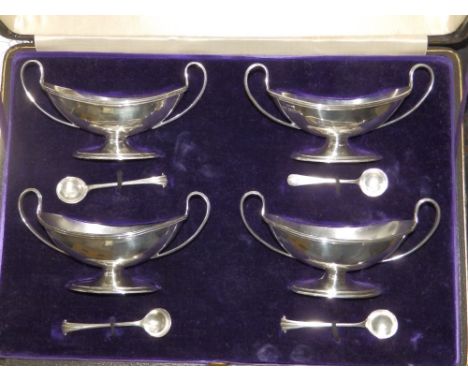 A cased set of four canoe shaped silver salts – Goldsmiths &amp; Silversmiths, Sheffield 1910.