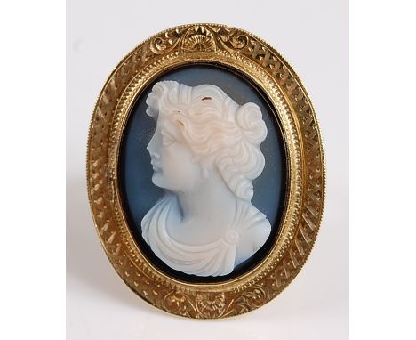 A yellow metal oval hardstone cameo ring, featuring a Roman lady in profile within a heavy engraved border, cameo dimensions 