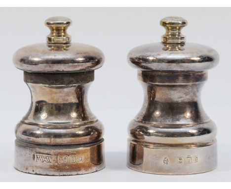 A silver salt and pepper grinder set, London 1988, 7cm