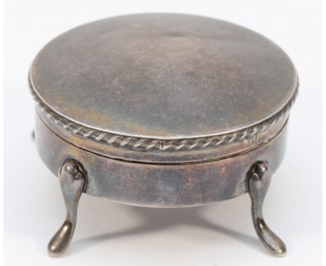 A silver trinket box, Birmingham 1915, velvet interior, raised of four pad feet, diameter 6cm