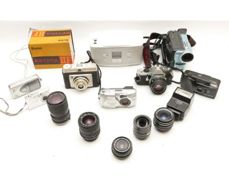 A collection of cameras and camera accessories, to include, Olympus Trio Junior, Nikon Coolpix 2500, in box, Olympus C-900 Zo