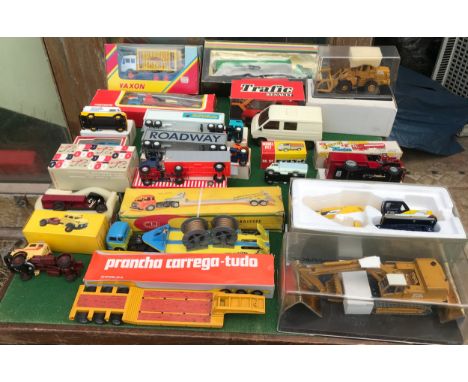 A varied collection of diecast toys to include Kobelco SK 200 Mark III Hydraulic Excavator, Supermini LS1929 Cavalo-mecanico 