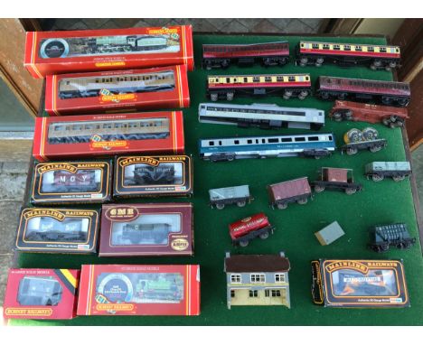 A collection of diecast model trains and carriages from Hornby, Airfix and Palitoy, including a LNER Class B17 and GNR Class 