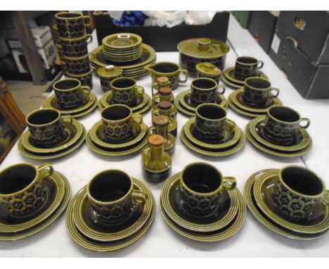 Hornsea 'heirloom' 1976 set in green comprising of 5 dinner plates, 13 side plates, 20 cups and saucers, 1 tureen, 5 oil/vine