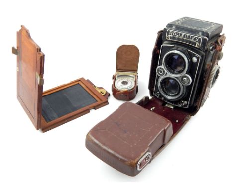 Franke & Heidecke Rolleiflex TLR camera, no. 1864217, fitted with Carl Zeiss Planar 3.5/7.5  lens, with a tan leather case, t