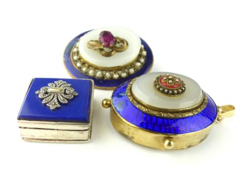 Continental silver pill box with marcasite decoration, 2.5cm w., early 20th C brooch of pearls and blue enamel, and an opaque