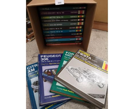 Collection of vintage car annuals. 