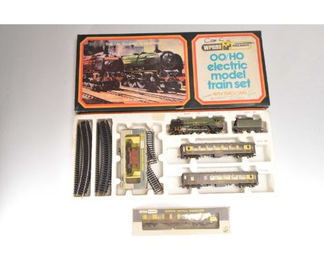 Wrenn 00 Gauge No 3 Pullman Train Set and additional rolling stock (3), comprising BR green West Country rebuilt 34042 'Barns