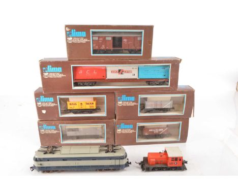 Lima Atlas O gauge Locomotives and wagons  (8), comprising Atlas Diesel shunter six-wheel red Illinois Central, Lima Electric