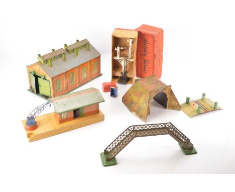 Hornby 0 Gauge Railway Accessories (7), consisting of a No.2 Engine shed, No.2 cream base Goods Depot, Tin Tunnel, No.1E Leve