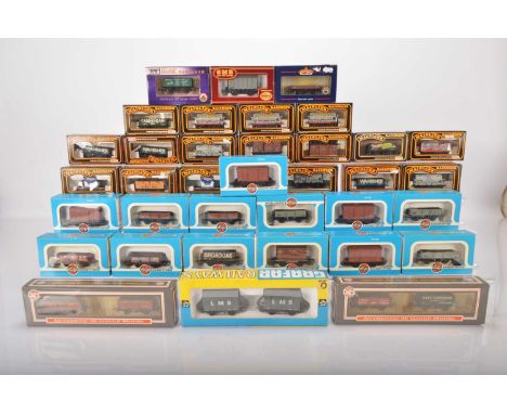Mainline Airfix Dapol and other 00 gauge freight wagons all in original boxes (36), comprising Grafar two-pack LMS vans, Dapo