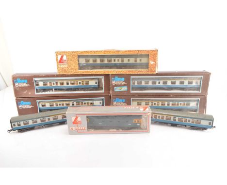 Lima  O gauge Diesel Locomotive and coaches  (8), comprising in original boxes 316754 Class 33 Diesel Locomotive BR blue D652