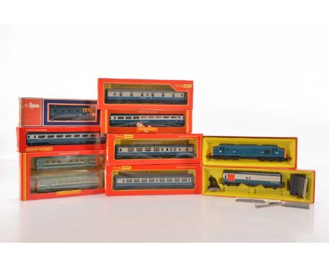Hornby 00 gauge Diesel Locomotives and coaches in original boxes (9), comprising Hornby R751 Class 37 Diesel Locomotive BR bl