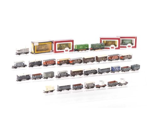 Hornby Dapol Mainline Diesel Locomotives and wagons (33), comprising in original boxes Dapol B91 and B119 (2) GW Conflat wago