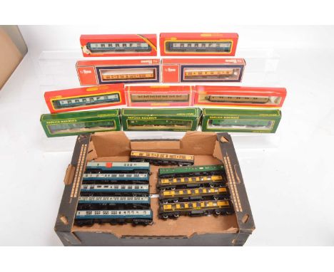 Replica Lima Hornby Pullmans and coaches 00 gauge (20), comprising in original wrong boxes Replica coaches in BR SR green Res