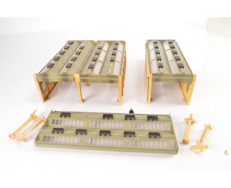 Hornby-Dublo 00 Gauge 2-Rail unboxed plastic Engine Sheds and Extensions (qty), two shed connected and another single shed wi