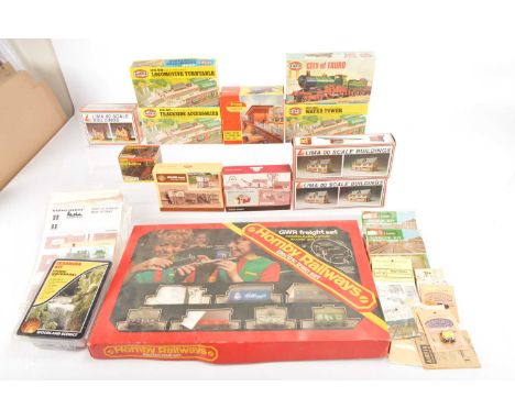 Hornby 00 gauge Freight train set with  unbuilt Trackside and other kits (qty), comprising in original boxes Hornby R175 GWR 