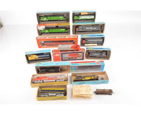 Bachmann Athearn and other H0 gauge US locomotives (16), comprising in original boxes Model Power FB2 Dummy Diesel maroon Pen
