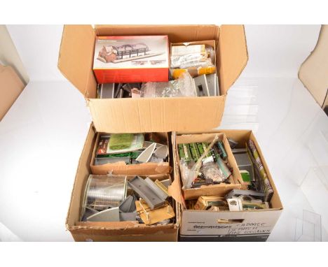 Hornby and other 00 gauge buildings and accessories with some diecast vehicles (qty in 3  boxes), comprising resin Double Eng